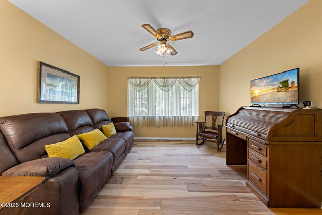 150 Idlebrook Lane, Aberdeen, NJ 07747