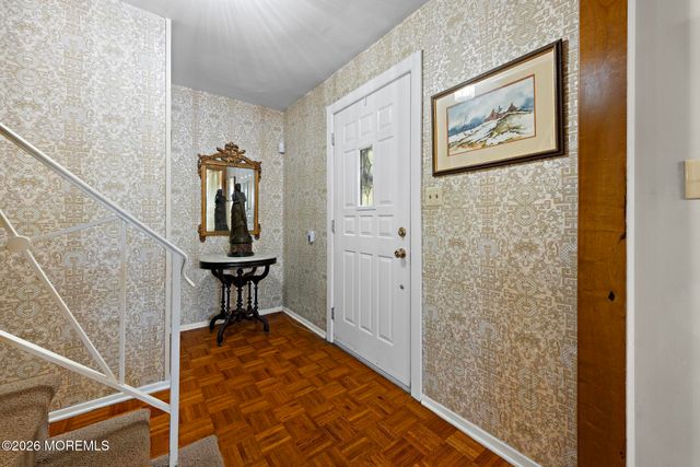 150 Idlebrook Lane, Aberdeen, NJ 07747