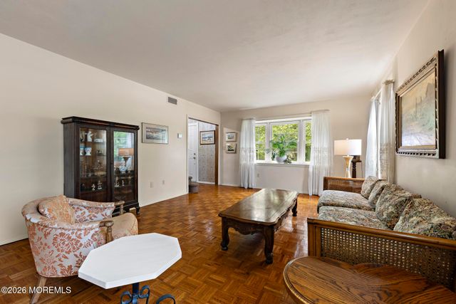 150 Idlebrook Lane, Aberdeen, NJ 07747