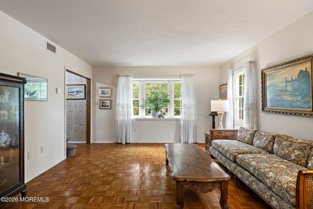 150 Idlebrook Lane, Aberdeen, NJ 07747