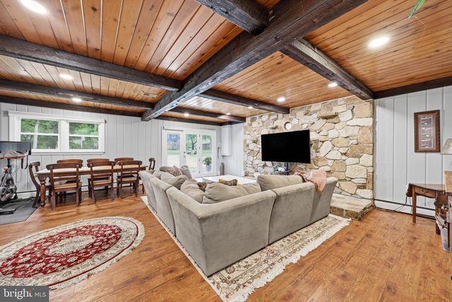 35 CHRISTOPHER MILL RD, Medford, NJ 08055