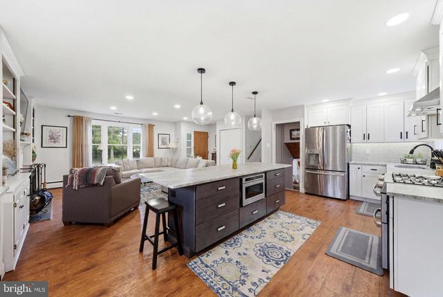 35 CHRISTOPHER MILL RD, Medford, NJ 08055