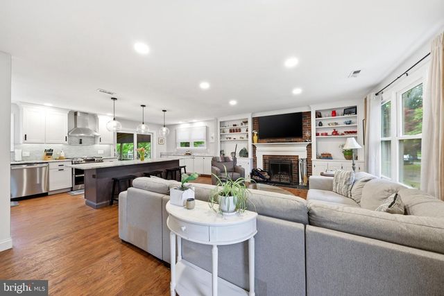 35 CHRISTOPHER MILL RD, Medford, NJ 08055