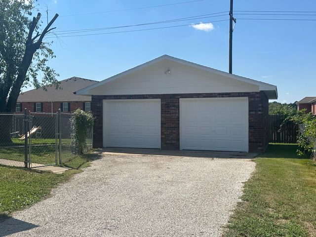 902 N 16th Street, Monett, MO 65708