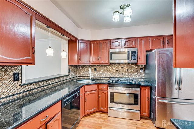 6 Tulip Court, Edison, NJ 08820