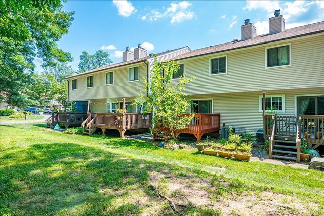 6 Tulip Court, Edison, NJ 08820