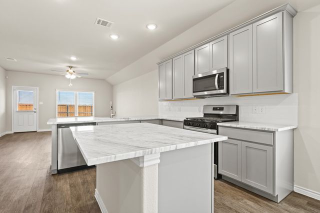 7024 Trestle Street, Fort Worth, TX 76036