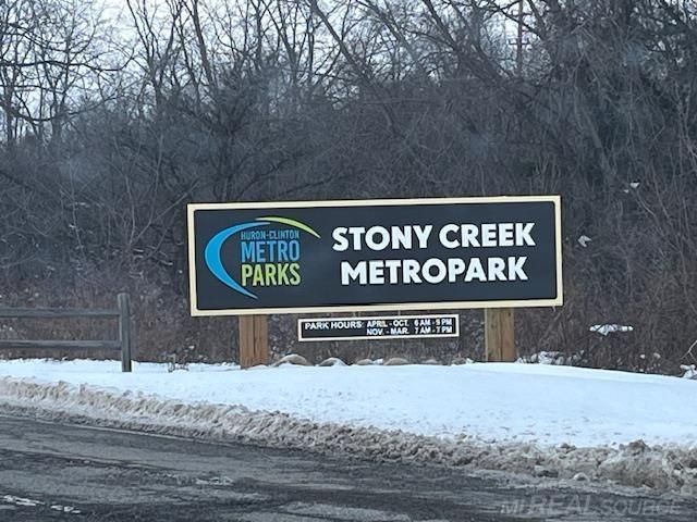 55302 Boardwalk Lane, Utica, MI 48316