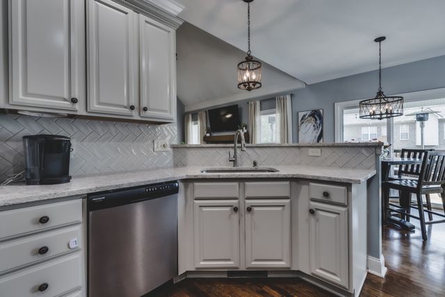 2766 Trasbin Ct, Thompsons Station, TN 37179