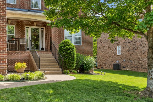 2766 Trasbin Ct, Thompsons Station, TN 37179