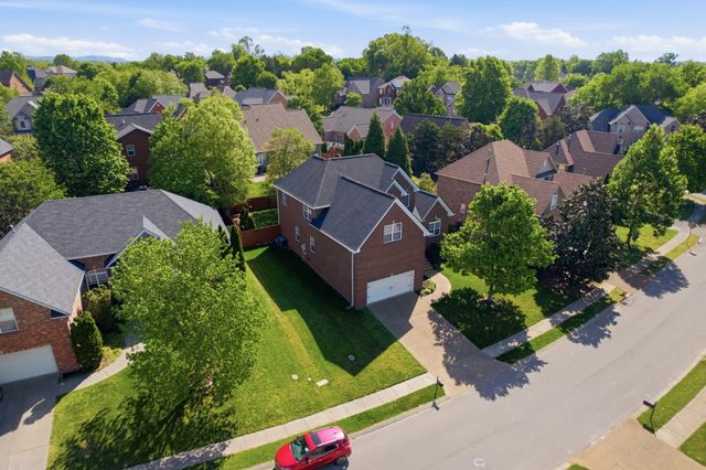 2766 Trasbin Ct, Thompsons Station, TN 37179