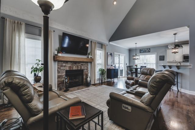2766 Trasbin Ct, Thompsons Station, TN 37179