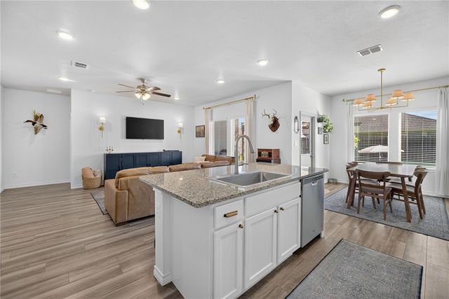 7814 Stampede Dr, Corpus Christi, TX 78414