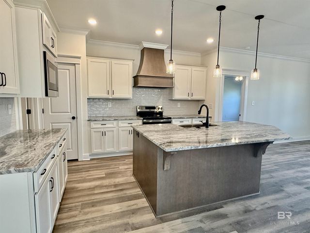 20877 Hale Drive, Robertsdale, AL 36567