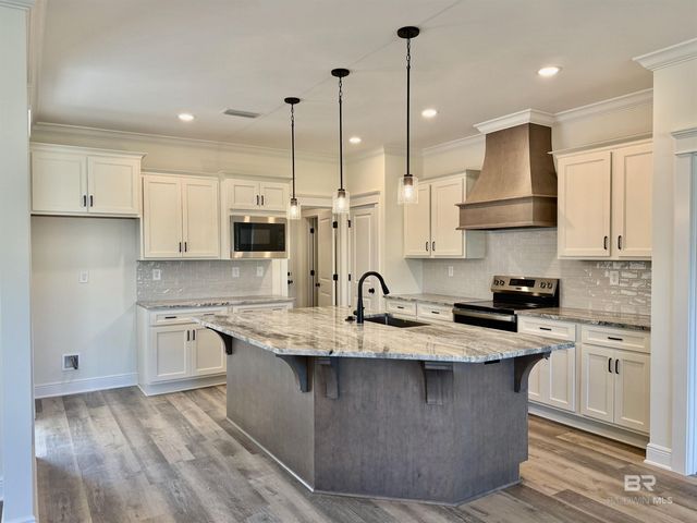 20877 Hale Drive, Robertsdale, AL 36567
