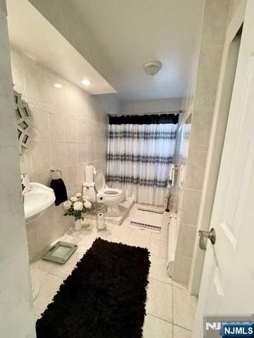 149 Truman Terrace, Paramus, NJ 07652