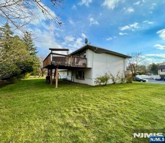 149 Truman Terrace, Paramus, NJ 07652