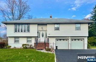 149 Truman Terrace, Paramus, NJ 07652