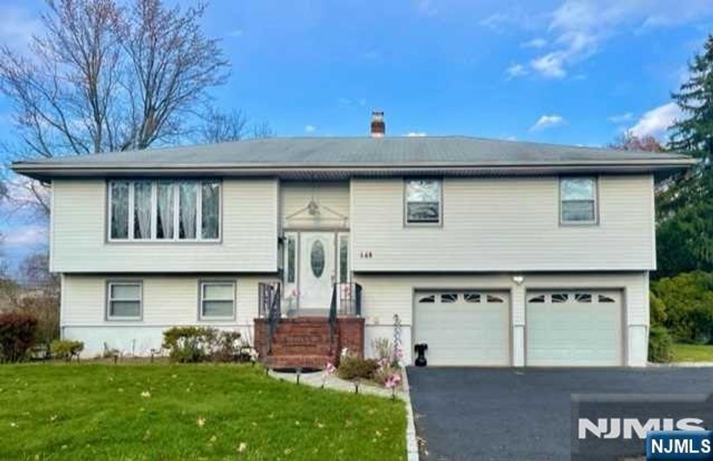 149 Truman Terrace, Paramus, NJ 07652