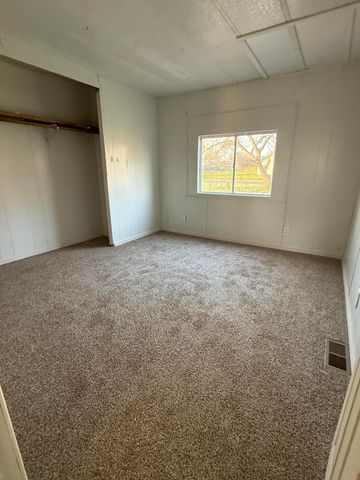 1639 E Springville Avenue, Porterville, CA 93257