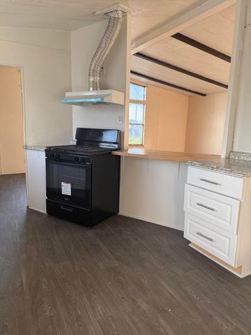 1639 E Springville Avenue, Porterville, CA 93257