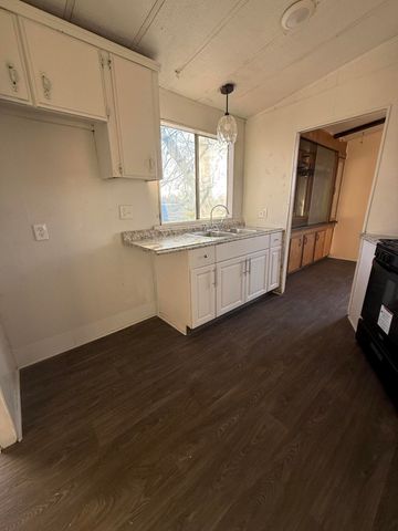 1639 E Springville Avenue, Porterville, CA 93257