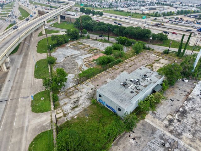 7926 & 7928 N Shepherd Drive, Houston, TX 77088