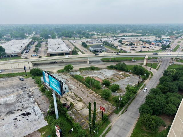 7926 & 7928 N Shepherd Drive, Houston, TX 77088
