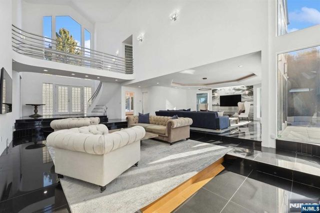 23 Rio Vista Drive, Alpine, NJ 07620