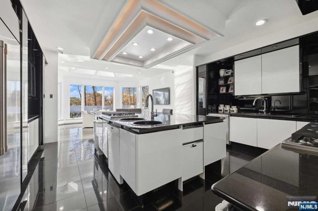 23 Rio Vista Drive, Alpine, NJ 07620