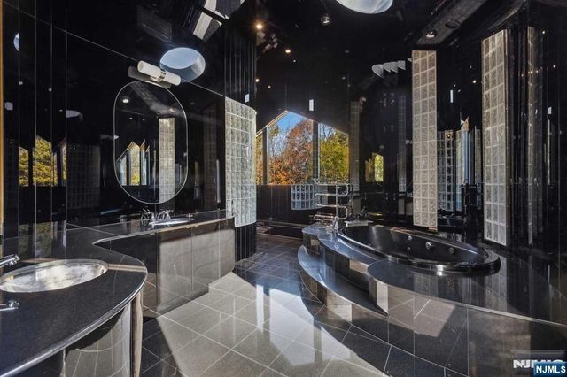 23 Rio Vista Drive, Alpine, NJ 07620