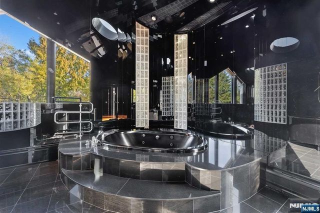 23 Rio Vista Drive, Alpine, NJ 07620