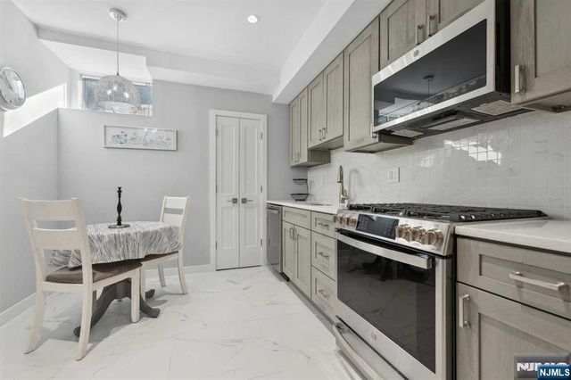 23 Rio Vista Drive, Alpine, NJ 07620