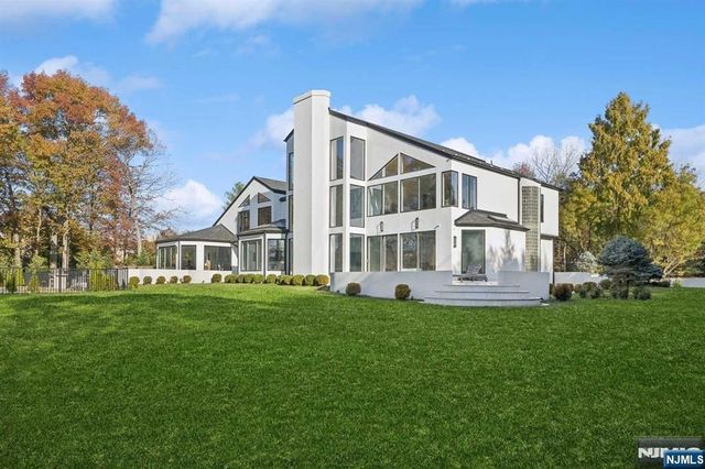 23 Rio Vista Drive, Alpine, NJ 07620