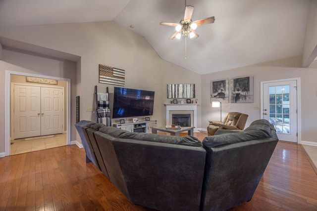 113 Cedar Stream Drive, Paris, KY 40361