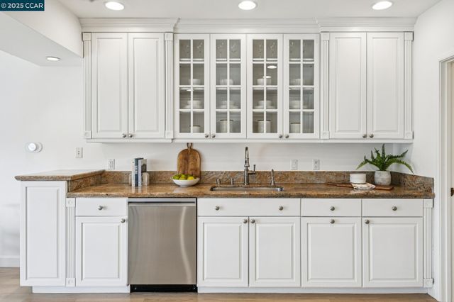 32 Dos Posos, Orinda, CA 94563