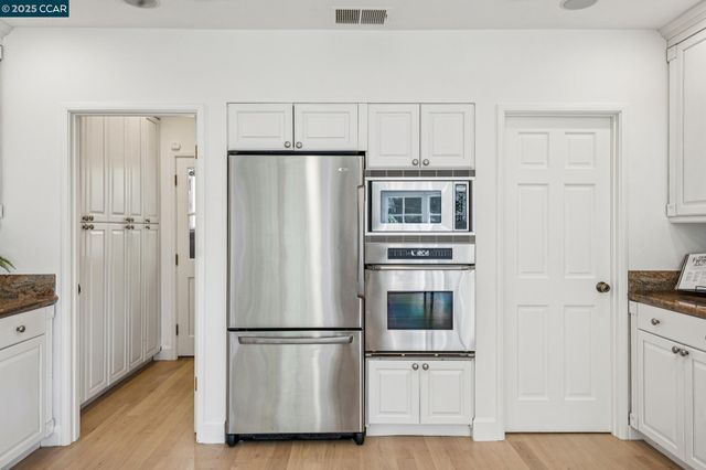 32 Dos Posos, Orinda, CA 94563