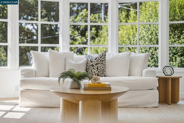 32 Dos Posos, Orinda, CA 94563