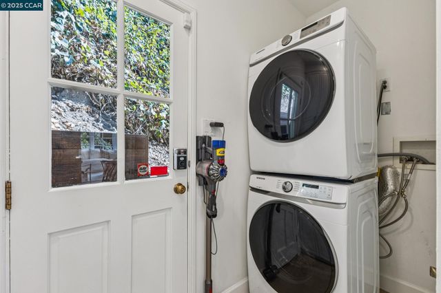 32 Dos Posos, Orinda, CA 94563