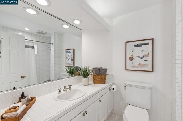 32 Dos Posos, Orinda, CA 94563