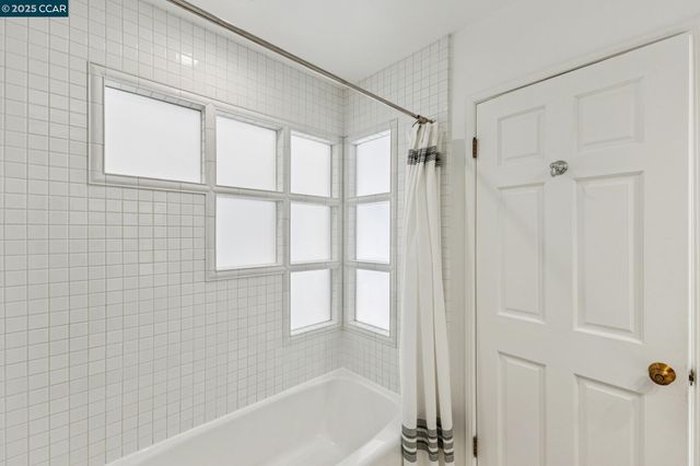 32 Dos Posos, Orinda, CA 94563