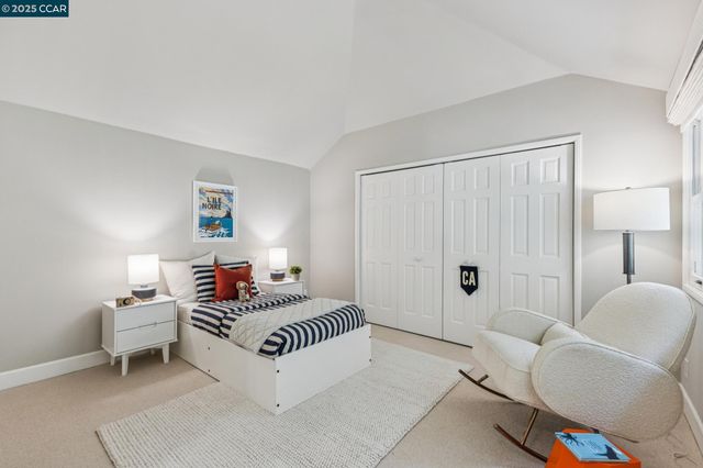 32 Dos Posos, Orinda, CA 94563