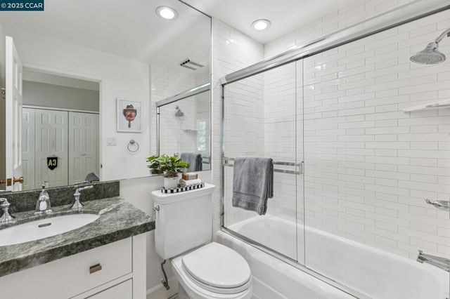 32 Dos Posos, Orinda, CA 94563