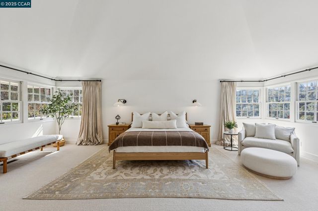 32 Dos Posos, Orinda, CA 94563