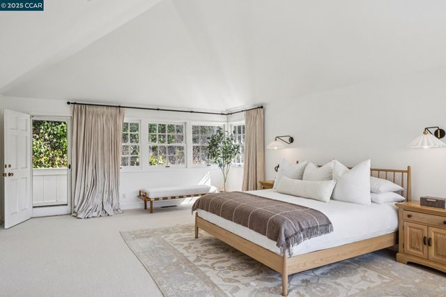 32 Dos Posos, Orinda, CA 94563