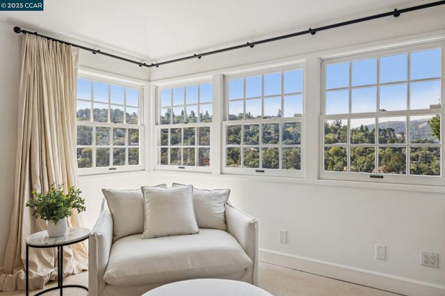 32 Dos Posos, Orinda, CA 94563