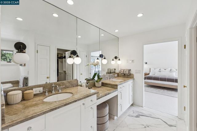 32 Dos Posos, Orinda, CA 94563