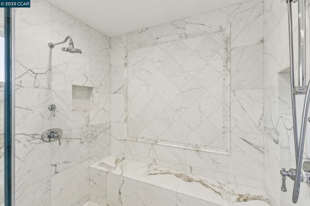 32 Dos Posos, Orinda, CA 94563