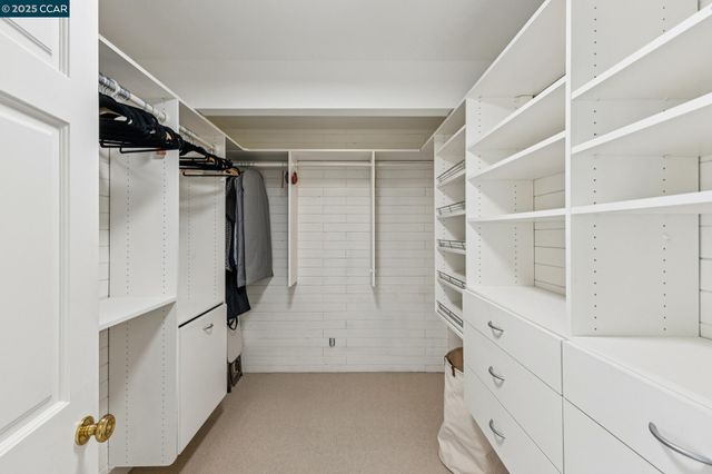 32 Dos Posos, Orinda, CA 94563