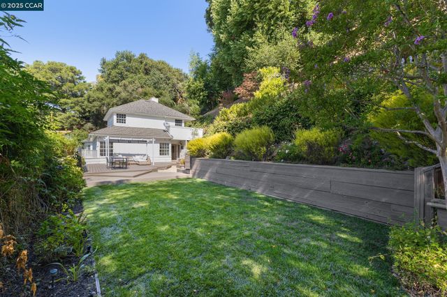 32 Dos Posos, Orinda, CA 94563